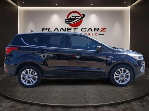 Black Metallic 2019 Ford Escape SE