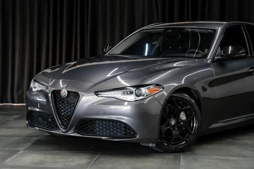 Vesuvio Gray Metallic 2021 Alfa Romeo Giulia Base