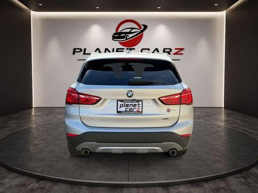 Glacier Silver Metallic 2018 BMW X1 sDrive28i