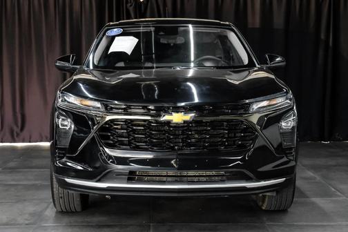 Mosaic Black Metallic 2025 Chevrolet Trax LS