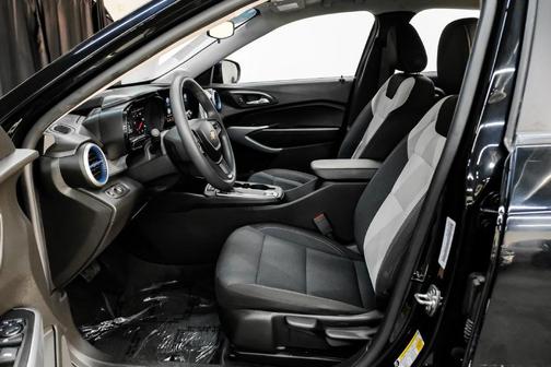 Mosaic Black Metallic 2025 Chevrolet Trax LS