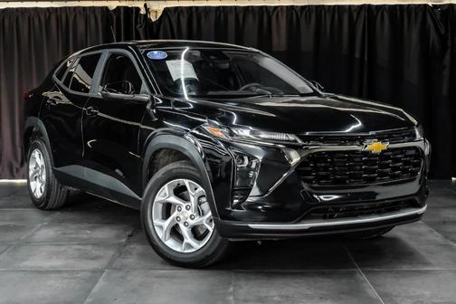 Mosaic Black Metallic 2025 Chevrolet Trax LS