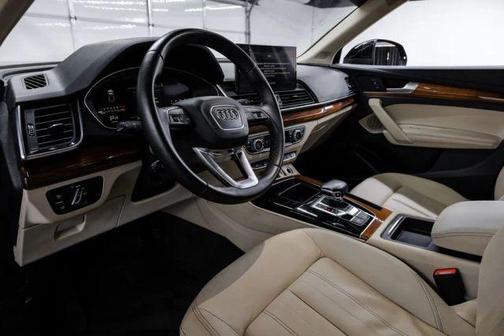 Mythos Black Metallic 2022 Audi Q5 45 S line quattro Premium