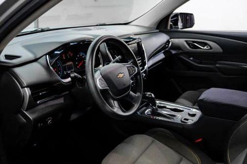 Silver Ice Metallic 2020 Chevrolet Traverse LS