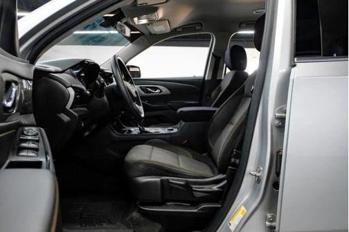 Silver Ice Metallic 2020 Chevrolet Traverse LS