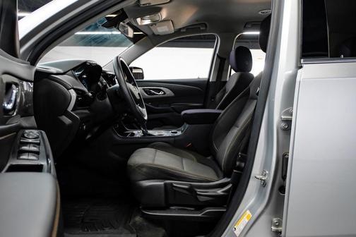 Silver Ice Metallic 2020 Chevrolet Traverse LS