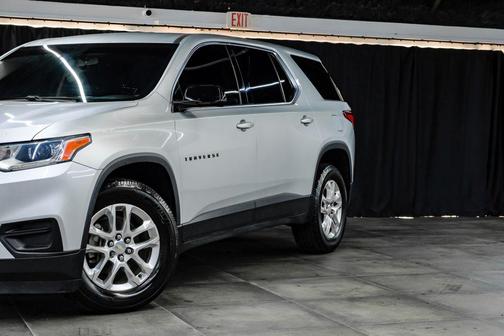 Silver Ice Metallic 2020 Chevrolet Traverse LS
