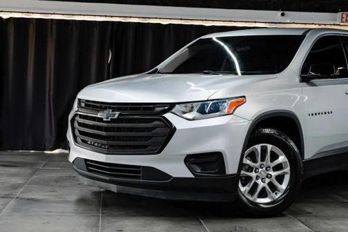 Silver Ice Metallic 2020 Chevrolet Traverse LS