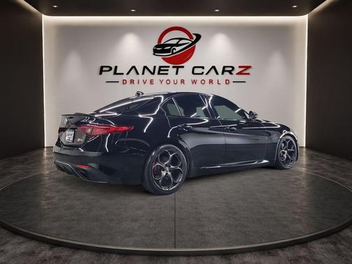Alfa Black 2019 Alfa Romeo Giulia Ti