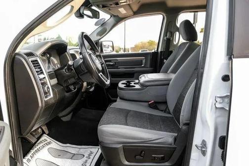 Bright White Clearcoat 2019 RAM 1500 Classic Big Horn