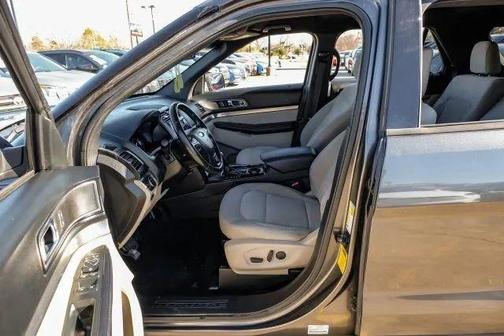 Magnetic 2019 Ford Explorer XLT