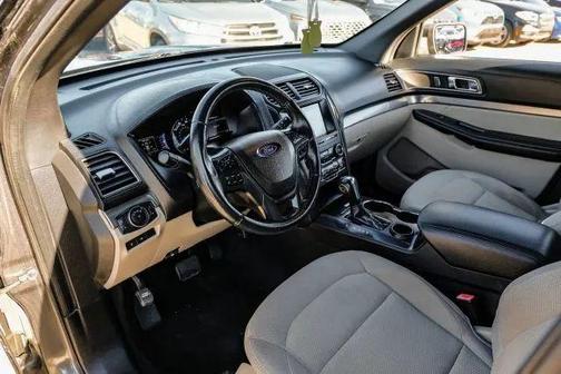 Magnetic 2019 Ford Explorer XLT