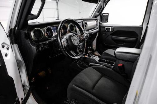 Bright White Clearcoat 2020 Jeep Gladiator Overland