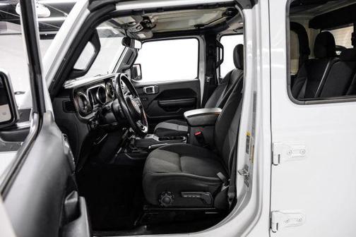 Bright White Clearcoat 2020 Jeep Gladiator Overland