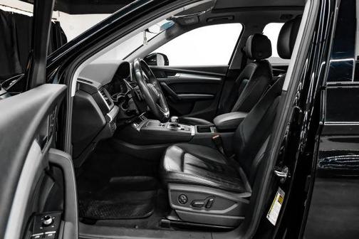 Mythos Black Metallic 2019 Audi Q5 2.0T Premium Plus