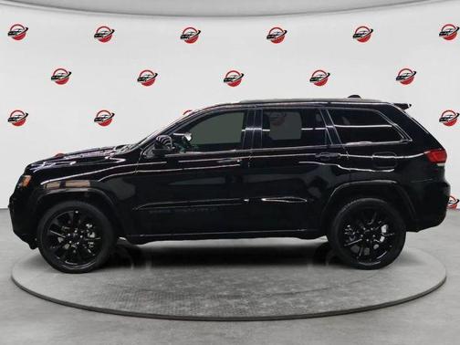 Diamond Black 2022 Jeep Grand Cherokee WK Laredo