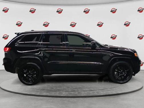Diamond Black 2022 Jeep Grand Cherokee WK Laredo
