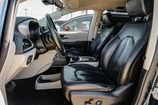 2021 Chrysler Pacifica Touring-L