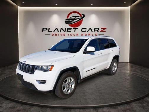 Bright White Clearcoat 2017 Jeep Grand Cherokee Laredo