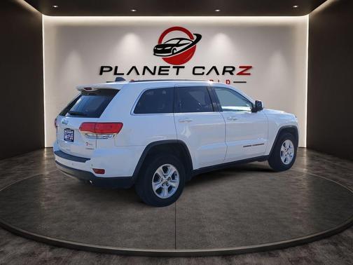 Bright White Clearcoat 2017 Jeep Grand Cherokee Laredo