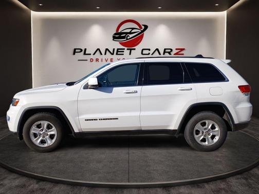 Bright White Clearcoat 2017 Jeep Grand Cherokee Laredo