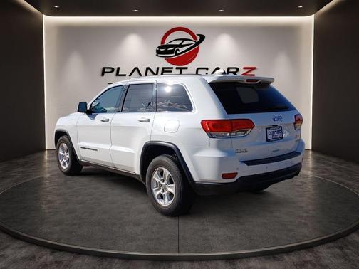 Bright White Clearcoat 2017 Jeep Grand Cherokee Laredo