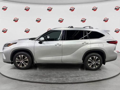 Celestial Silver Metallic 2021 Toyota Highlander XLE