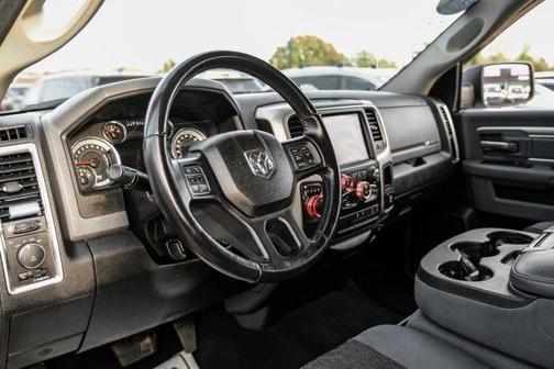 Bright White Clearcoat 2019 RAM 1500 Classic Big Horn
