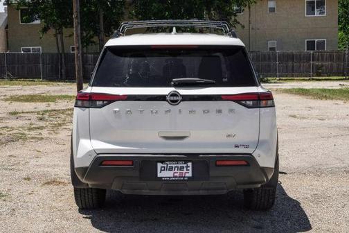 2022 Nissan Pathfinder SV