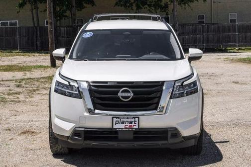 2022 Nissan Pathfinder SV