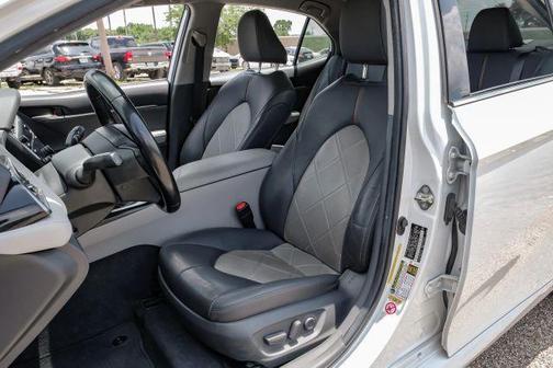 2019 Toyota Camry Hybrid XLE