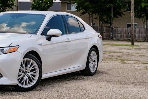 2019 Toyota Camry Hybrid XLE