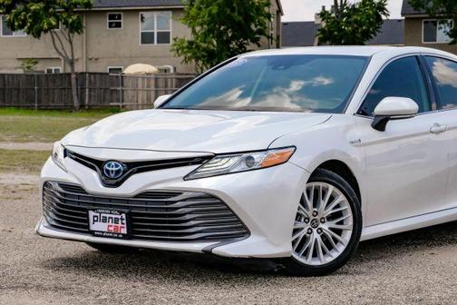 2019 Toyota Camry Hybrid XLE