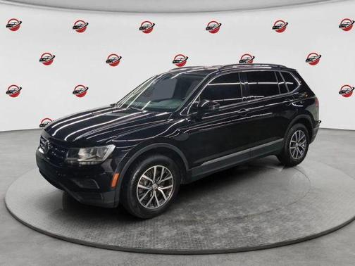 Deep Black Pearl Effect 2020 Volkswagen Tiguan 2.0T SE