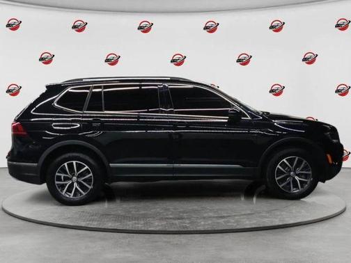 Deep Black Pearl Effect 2020 Volkswagen Tiguan 2.0T SE