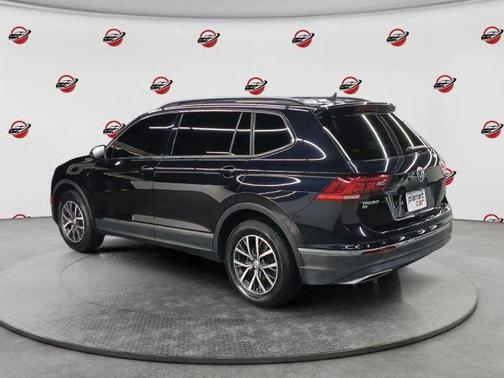 Deep Black Pearl Effect 2020 Volkswagen Tiguan 2.0T SE