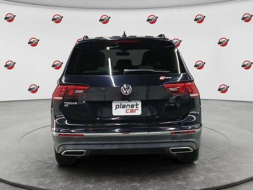 Deep Black Pearl Effect 2020 Volkswagen Tiguan 2.0T SE