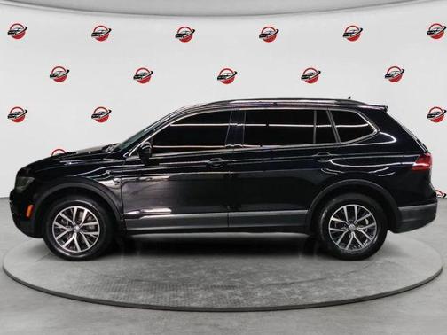 Deep Black Pearl Effect 2020 Volkswagen Tiguan 2.0T SE