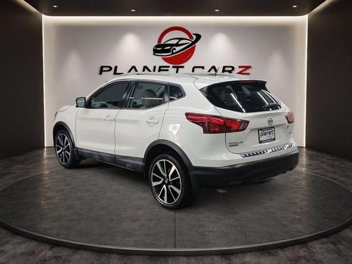 White 2018 Nissan Rogue Sport SL