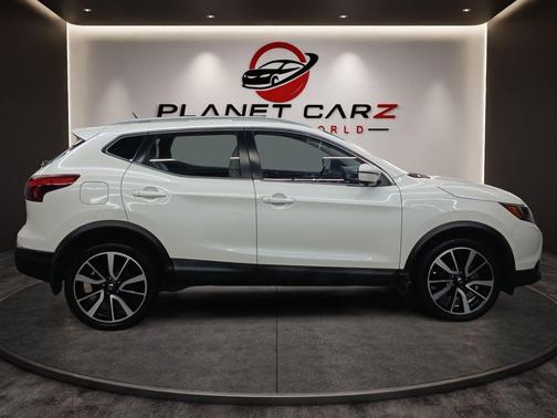 White 2018 Nissan Rogue Sport SL