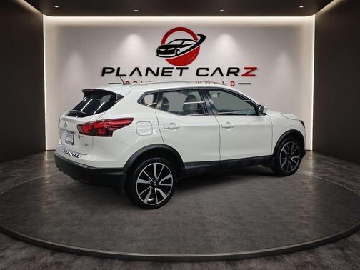 White 2018 Nissan Rogue Sport SL