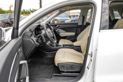 Ibis White 2023 Audi Q3 45 S line Premium