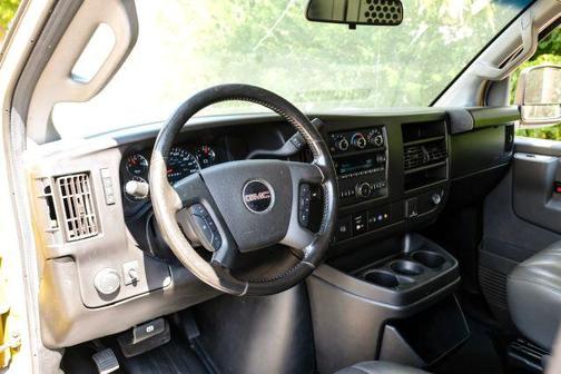 01U 2022 GMC Savana 2500 Work Van