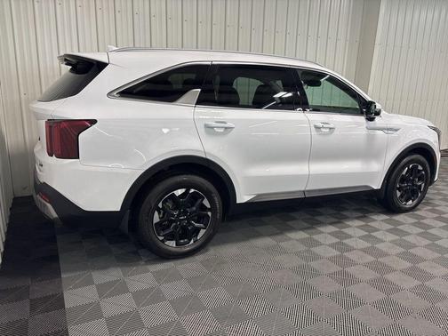 Glacial White Pearl 2025 Kia Sorento S
