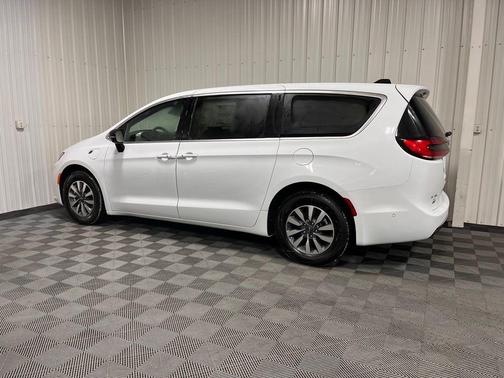 2025 Chrysler Pacifica Hybrid Select