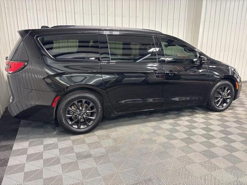 2021 Chrysler Pacifica Touring-L