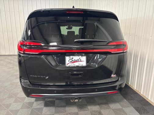 2021 Chrysler Pacifica Touring-L