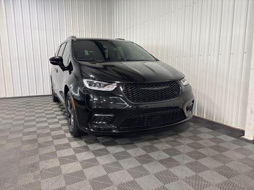 2021 Chrysler Pacifica Touring-L