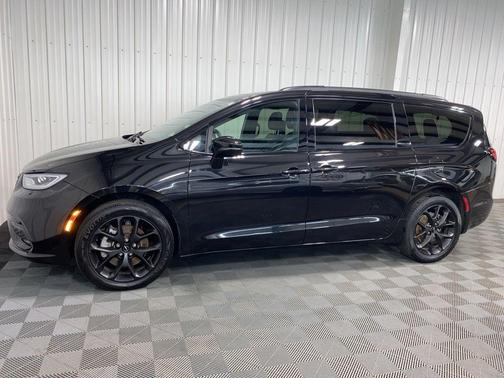 2021 Chrysler Pacifica Touring-L