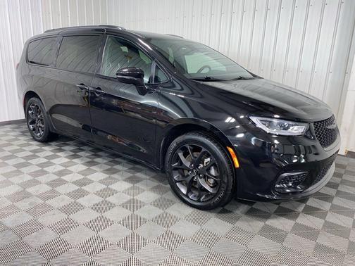 2021 Chrysler Pacifica Touring-L